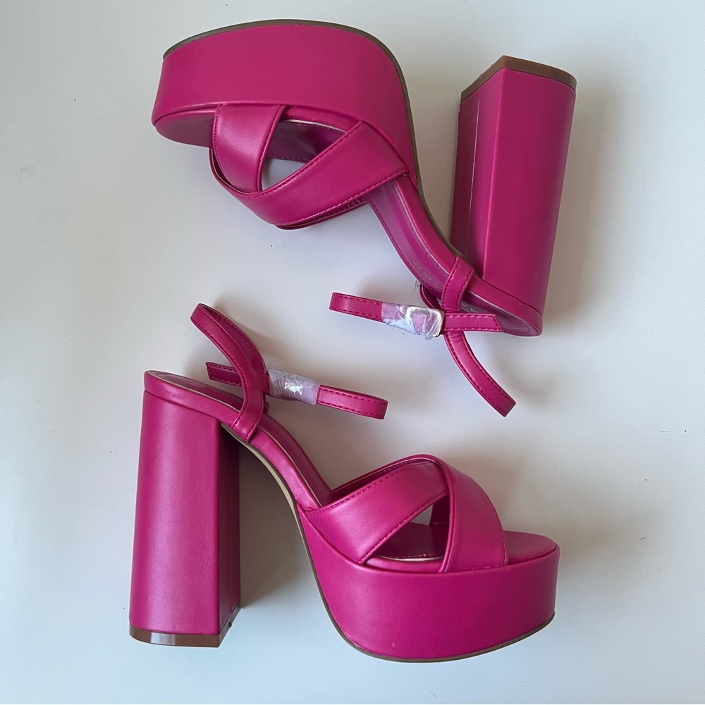 RAMPAGE Fuchsia Chunky Block Heels with Ankle Strap Size 6